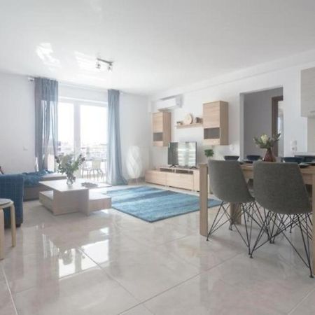 New Spacious Apartment Located In Pireus Exteriör bild