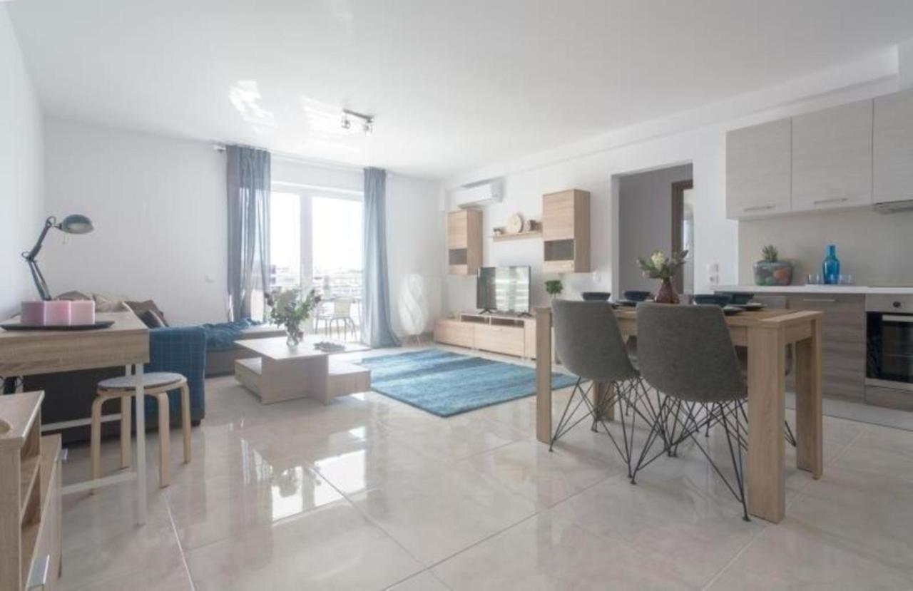 New Spacious Apartment Located In Pireus Exteriör bild