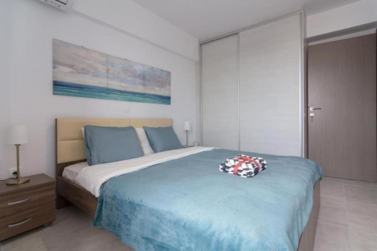 New Spacious Apartment Located In Pireus Exteriör bild