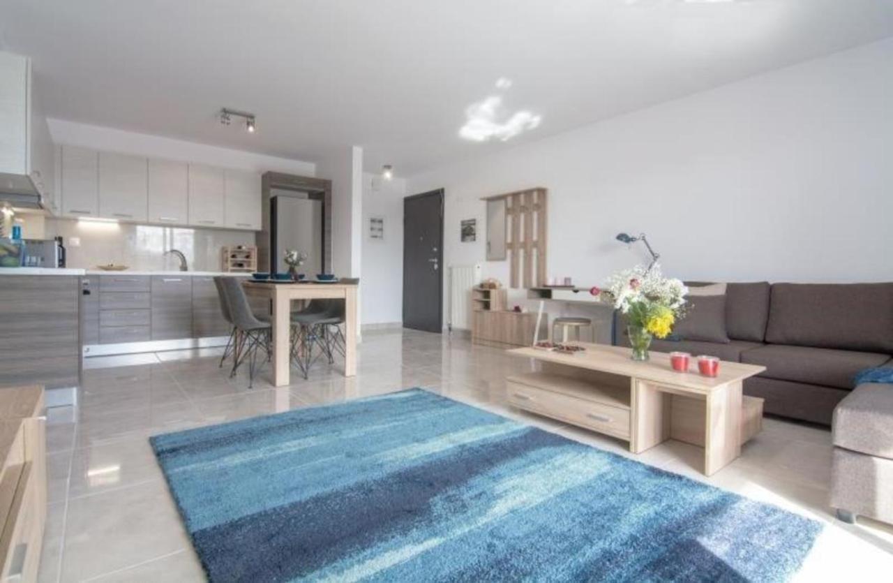 New Spacious Apartment Located In Pireus Exteriör bild